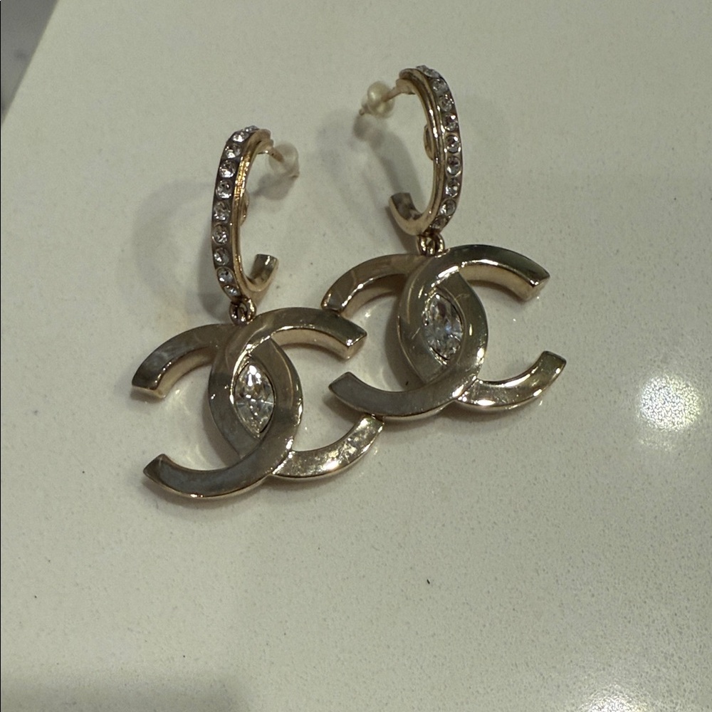 CHANEL CC Gold Earrings with Crystal Details
